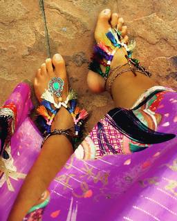 Erykah Badu feet photo thumbnail