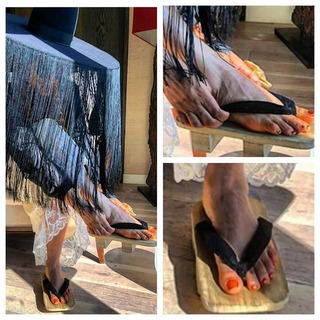 Erykah Badu feet photo thumbnail