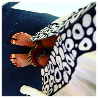 Erykah Badu feet photo thumbnail