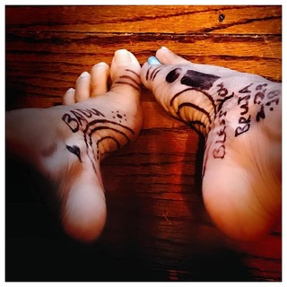 Erykah Badu feet photo thumbnail