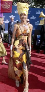 Erykah Badu feet photo thumbnail