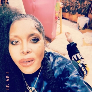 Erykah Badu feet photo thumbnail