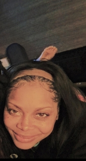 Erykah Badu feet photo thumbnail