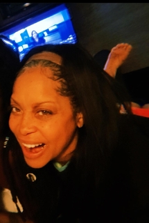 Erykah Badu feet photo thumbnail