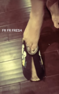 Erykah Badu feet photo thumbnail