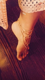 Erykah Badu feet photo thumbnail