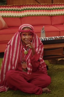 Erykah Badu feet photo thumbnail