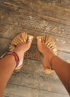 Erykah Badu feet photo thumbnail