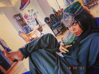 Erykah Badu feet photo thumbnail