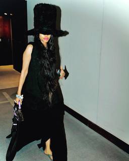 Erykah Badu feet photo thumbnail