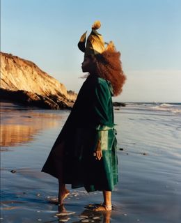 Erykah Badu feet photo thumbnail