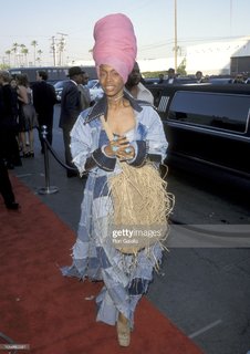Erykah Badu feet photo thumbnail