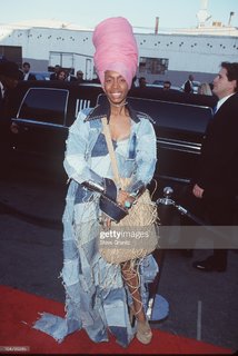 Erykah Badu feet photo thumbnail