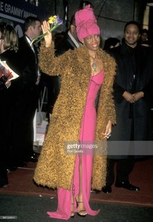 Erykah Badu feet photo thumbnail