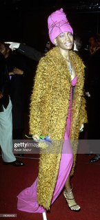 Erykah Badu feet photo thumbnail