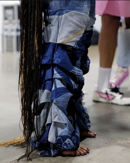 Erykah Badu feet photo thumbnail