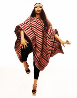 Erykah Badu feet photo thumbnail