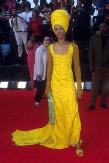 Erykah Badu feet photo thumbnail