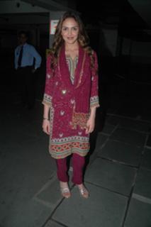 Esha Deol feet photo thumbnail