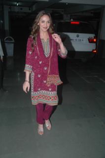 Esha Deol feet photo thumbnail