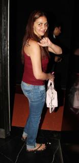 Esha Deol feet photo thumbnail