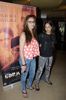 Esha Deol feet photo thumbnail