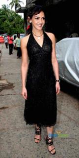 Esha Deol feet photo thumbnail