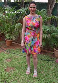 Esha Deol feet photo thumbnail