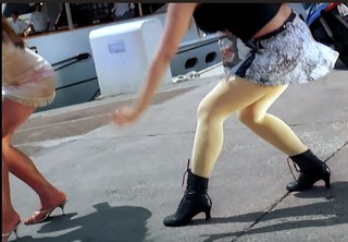 Esha Deol feet photo thumbnail