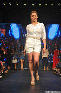 Esha Deol feet photo thumbnail