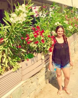 Esha Deol feet photo thumbnail