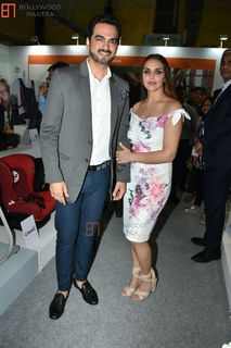 Esha Deol feet photo thumbnail