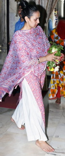 Esha Deol feet photo thumbnail