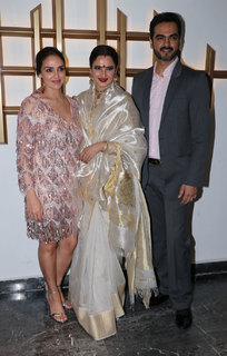 Esha Deol feet photo thumbnail