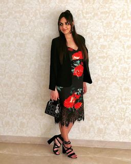 Esha Deol feet photo thumbnail