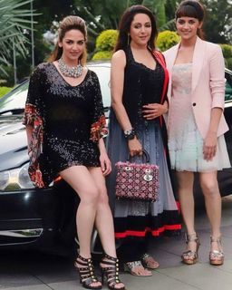 Esha Deol feet photo thumbnail