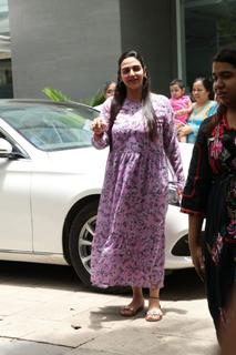 Esha Deol feet photo thumbnail
