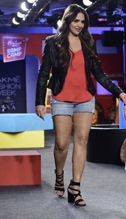 Esha Deol feet photo thumbnail