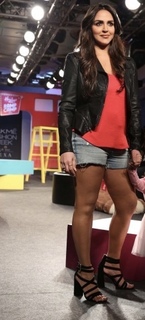 Esha Deol feet photo thumbnail