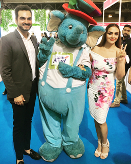 Esha Deol feet photo thumbnail