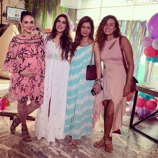 Esha Deol feet photo thumbnail