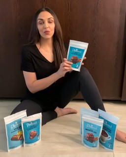 Esha Deol feet photo thumbnail
