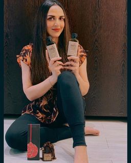 Esha Deol feet photo thumbnail