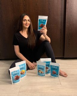 Esha Deol feet photo thumbnail