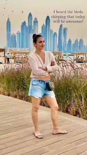 Esha Deol feet photo thumbnail