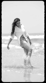 Esha Deol feet photo thumbnail