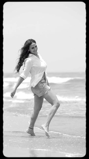 Esha Deol feet photo thumbnail