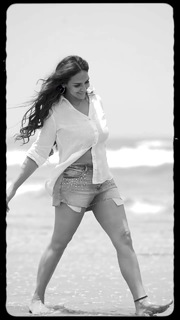 Esha Deol feet photo thumbnail
