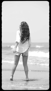 Esha Deol feet photo thumbnail