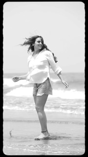 Esha Deol feet photo thumbnail